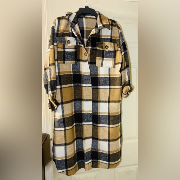 💛🤎GREAT CONDITION🤎💛 Shacket | Size: M | Knee Length | Plaid Multi - Picture 2 of 8